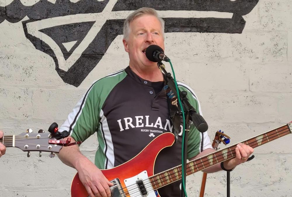 🎶 LIVE MUSIC FRIDAY — BARRY MOKATE IN THE FIFTH PROVINCE! 🍻